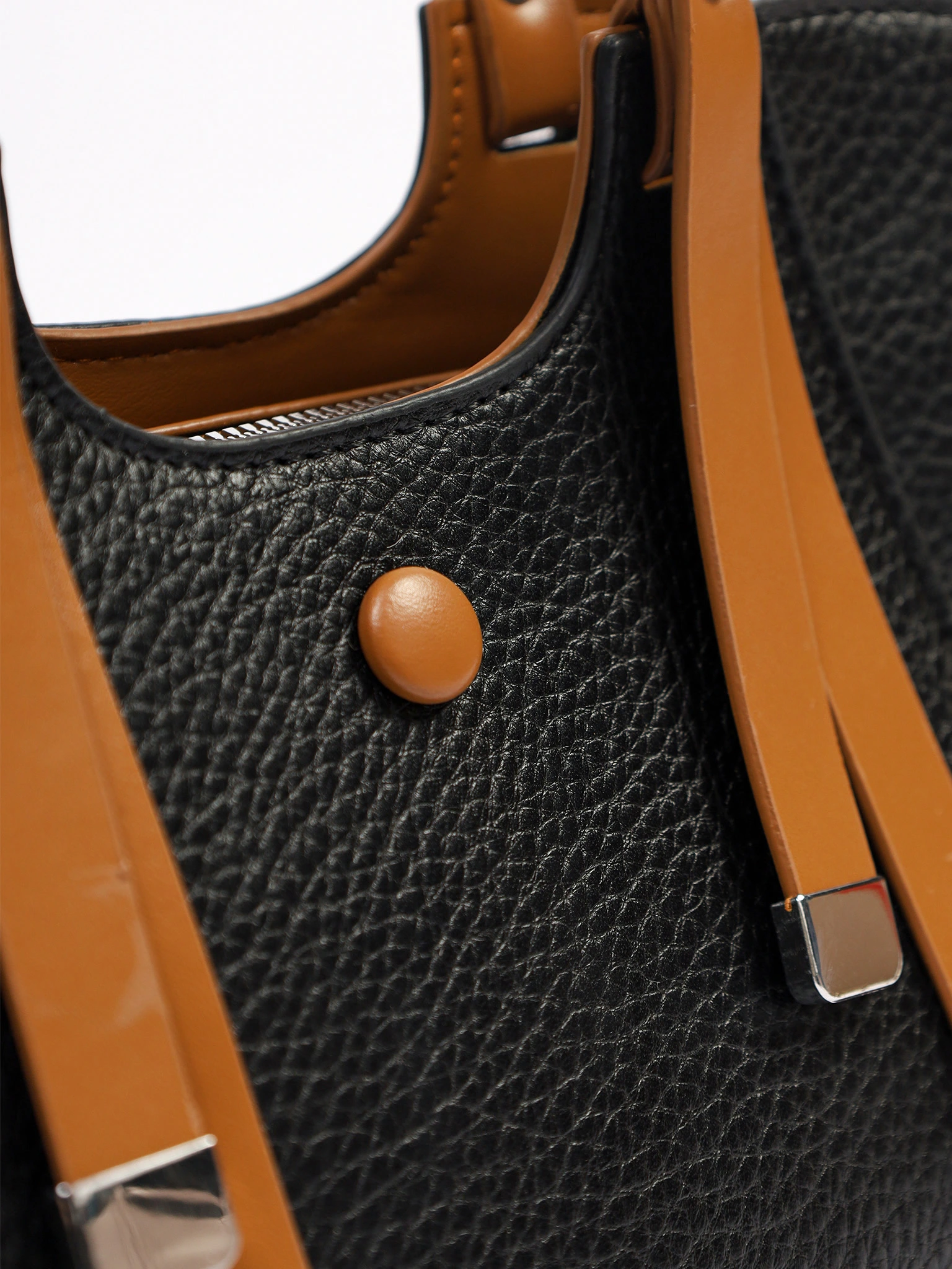 Сумка-тоут маленькая с декоративными ремешками в ассортименте